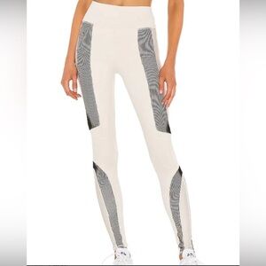 💜 ALO ❤️ Electric Leggings!! In Bone Soze small hard to find!!